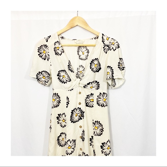 Urban Outfitters Bettie Twist Knot Daisy Print Floral Dress - Picture 6 of 13